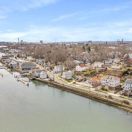 Gorgeous Waterfront 2 Bedroom 1 Bath Modern Home. New Haven Exterior photo