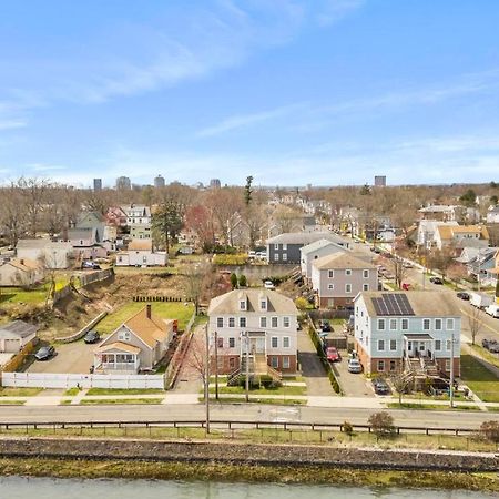 Gorgeous Waterfront 2 Bedroom 1 Bath Modern Home. New Haven Exterior photo