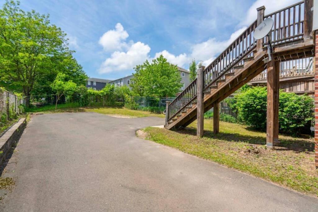 Gorgeous Waterfront 2 Bedroom 1 Bath Modern Home. New Haven Exterior photo