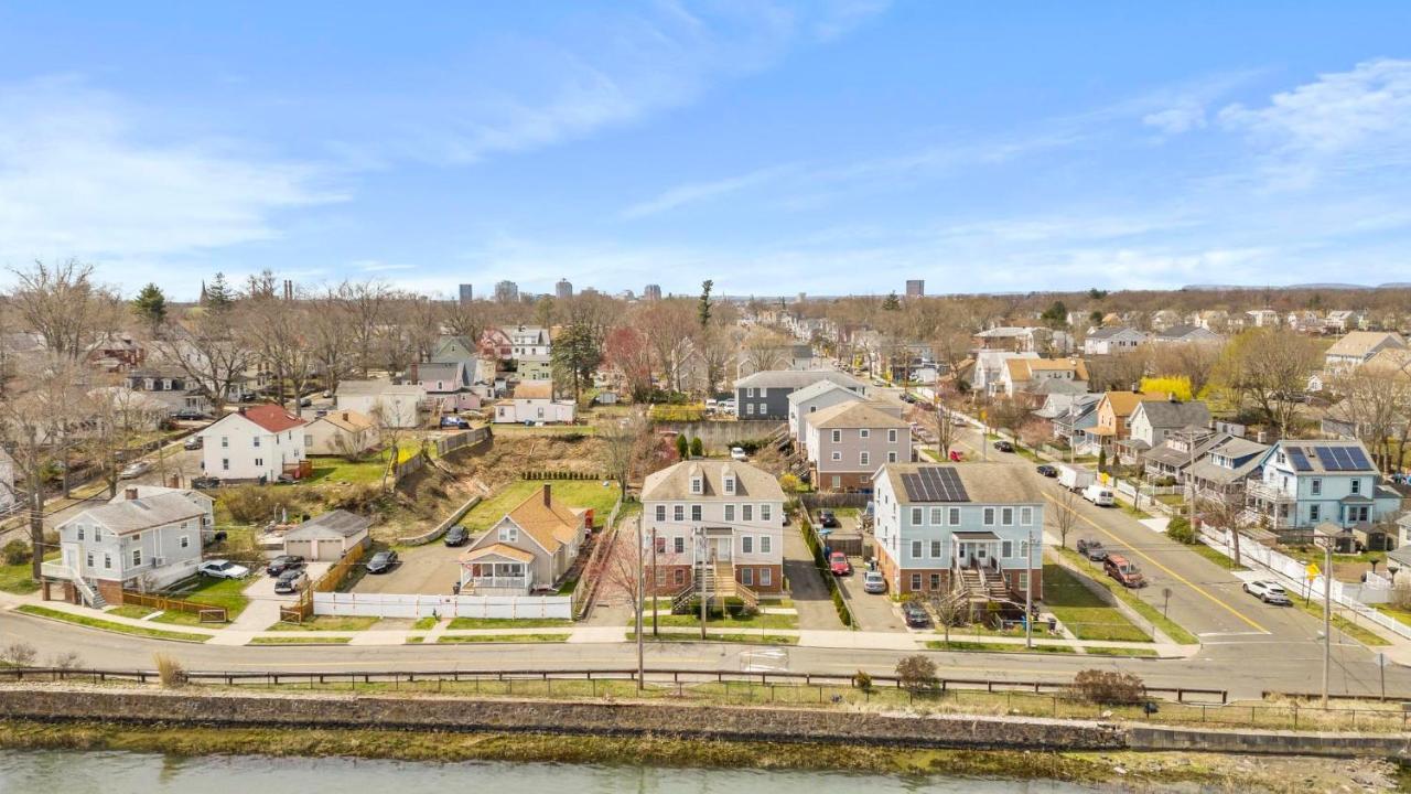 Gorgeous Waterfront 2 Bedroom 1 Bath Modern Home. New Haven Exterior photo